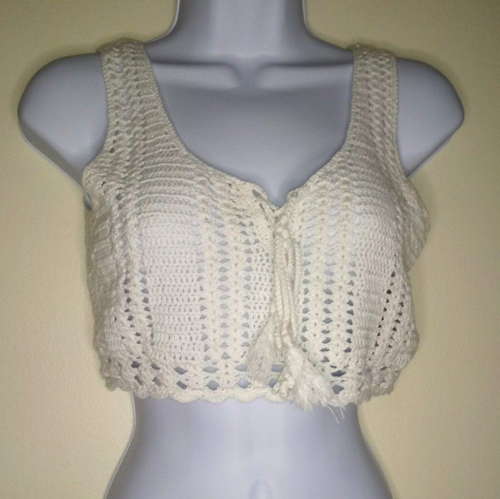 Forever 21 White crochet crop top large